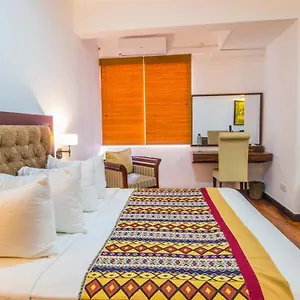 Pearl Royal Hotel, ***** Colombo